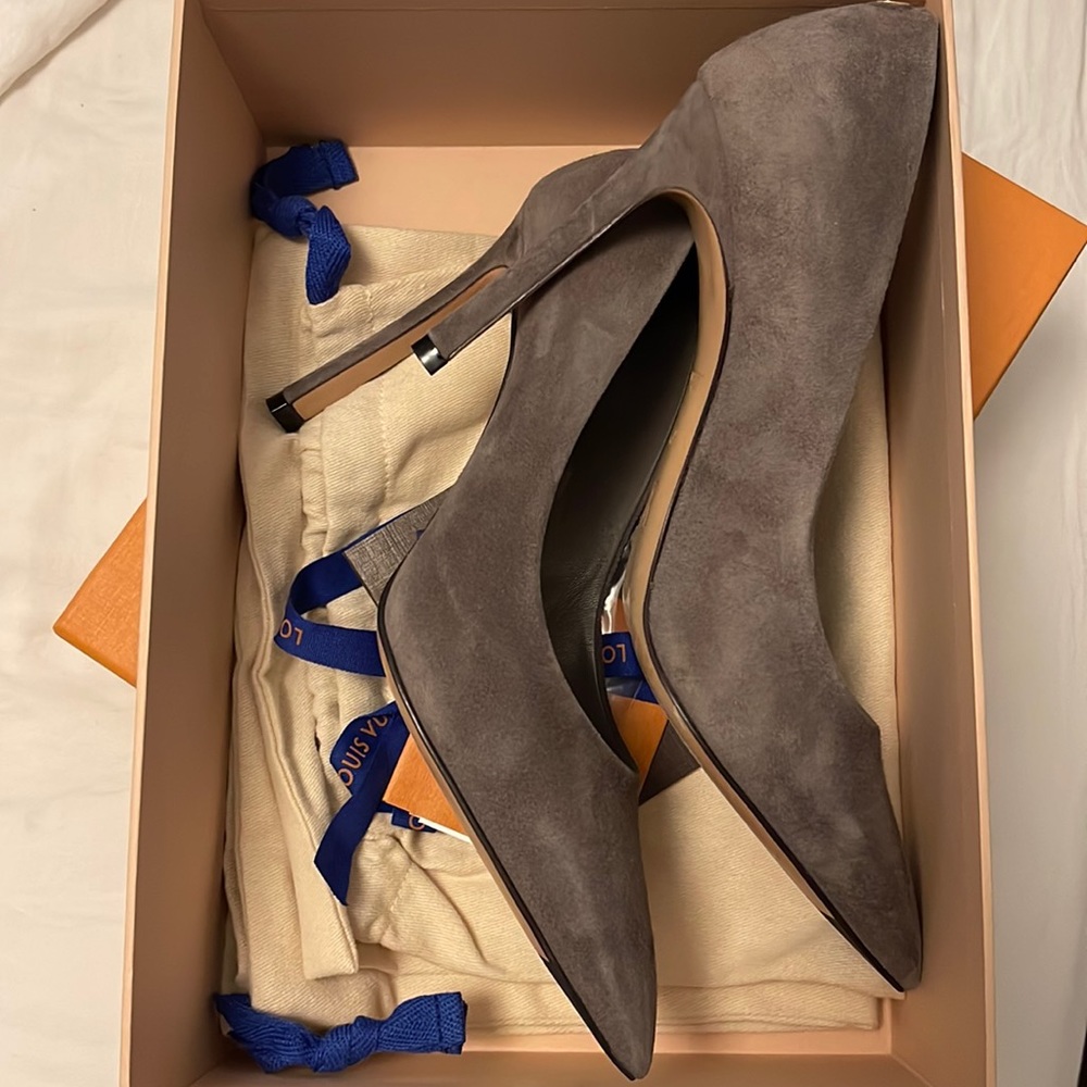 Louis Vuitton Women’s Suede Grey Heels